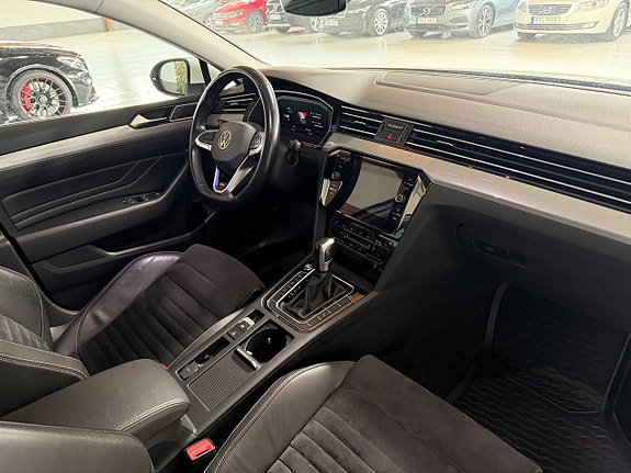 Volkswagen Passat 15 of 26