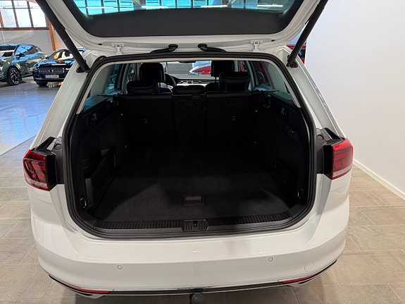 Volkswagen Passat 10 of 22