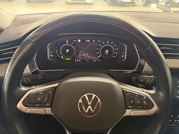 Volkswagen Passat 21 of 26