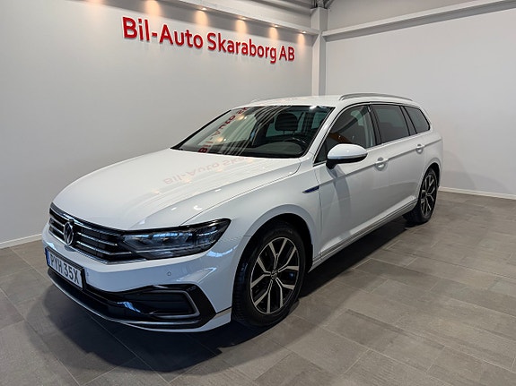 Volkswagen Passat 2 of 5