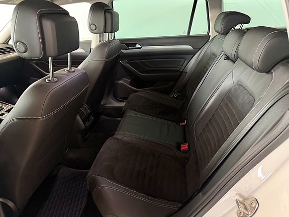 Volkswagen Passat 16 of 26