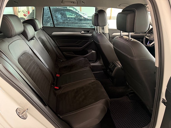 Volkswagen Passat 13 of 26
