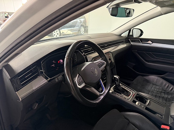 Volkswagen Passat 19 of 26