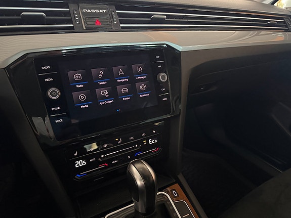 Volkswagen Passat 23 of 26