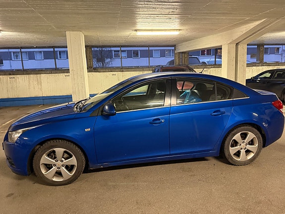 Chevrolet Cruze 4 of 5