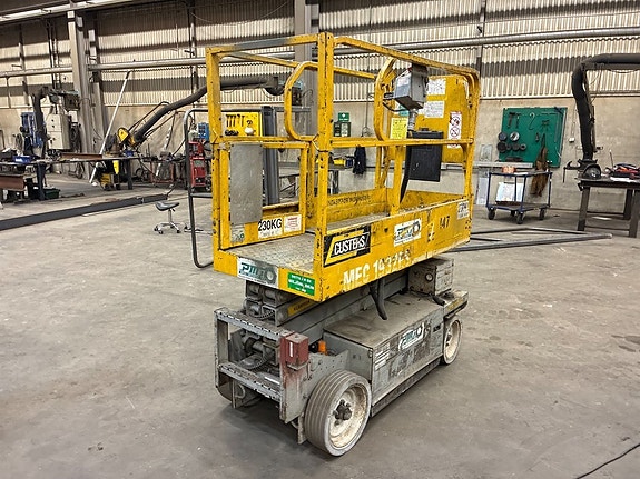 Saxlift  Custers 1932ES och Skyjack 6832E