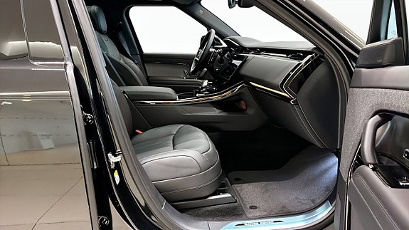 Land Rover Range Rover Sport 3 of 5