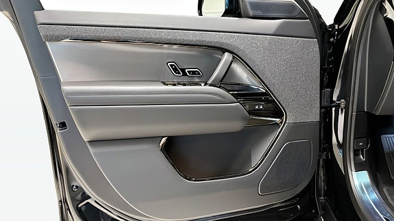 Land Rover Range Rover Sport 11 of 15