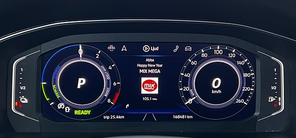 Volkswagen Passat 13 of 30