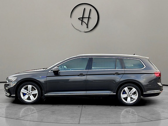 Volkswagen Passat 6 of 30