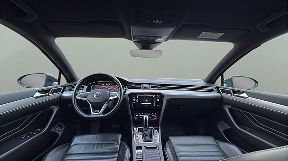 Volkswagen Passat 10 of 30