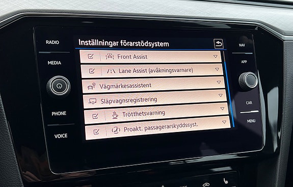 Volkswagen Passat 26 of 30