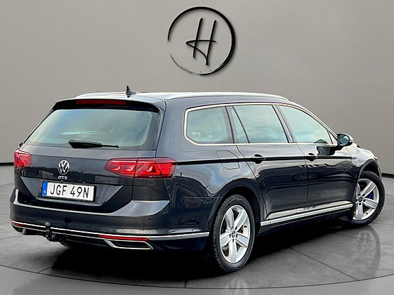 Volkswagen Passat 7 of 30