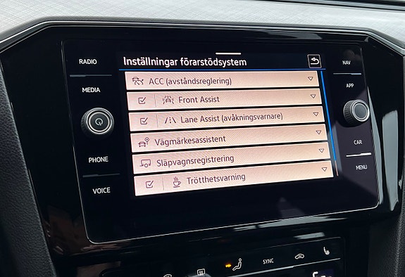 Volkswagen Passat 27 of 30