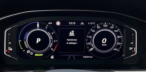 Volkswagen Passat 16 of 30