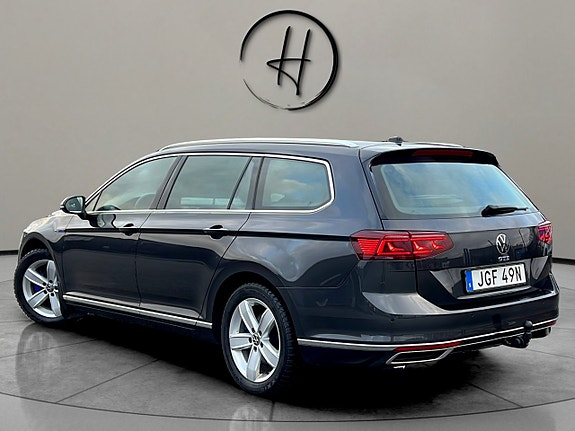 Volkswagen Passat 8 of 30