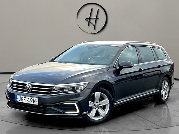 Volkswagen Passat 2 of 5