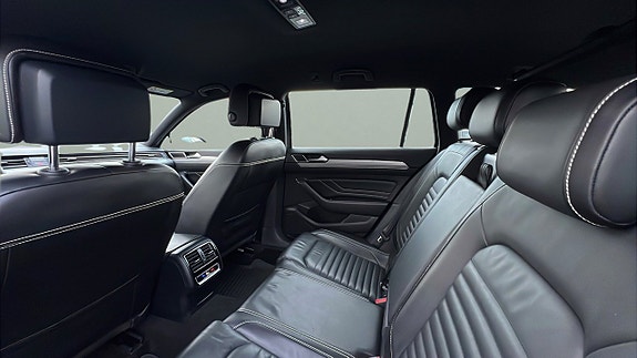Volkswagen Passat 12 of 30