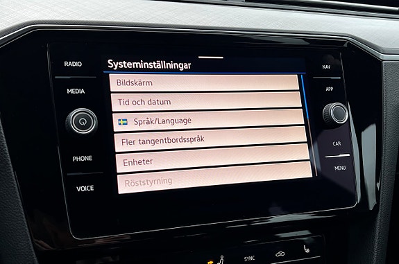 Volkswagen Passat 28 of 30