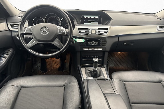 Mercedes-Benz E220 10 of 23