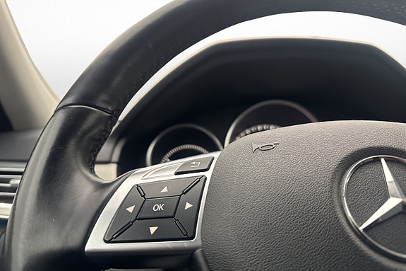 Mercedes-Benz E220 12 of 23
