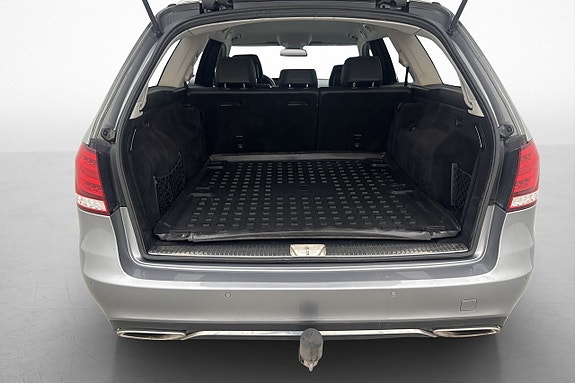 Mercedes-Benz E220 22 of 23