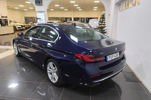 BMW 530e 4 of 5