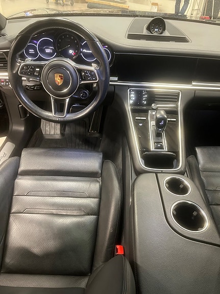 Porsche Panamera 4 6 of 8
