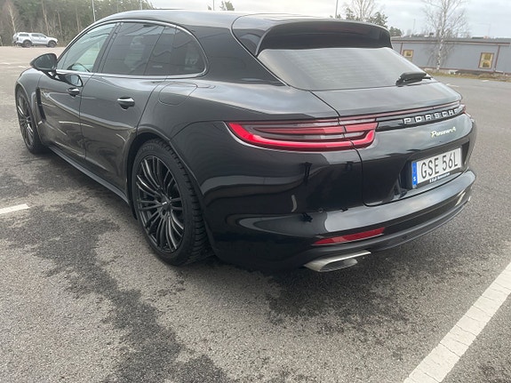 Porsche Panamera 4 3 of 5