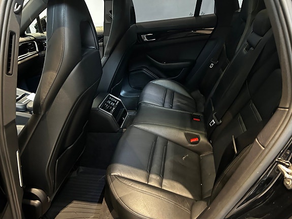 Porsche Panamera 4 7 of 11
