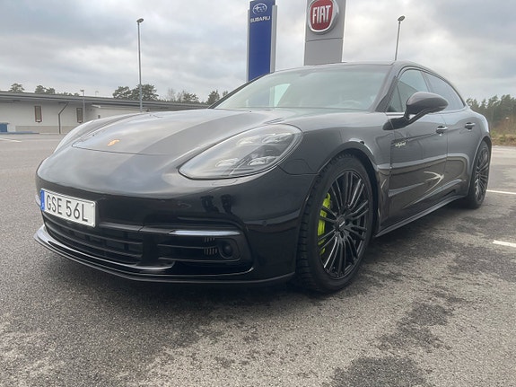 Porsche Panamera 4 2 of 5