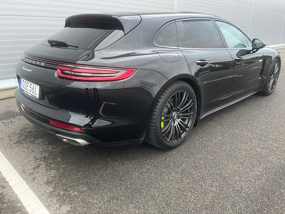 Porsche Panamera 4 4 of 5