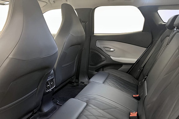 Ford Explorer 8 of 9