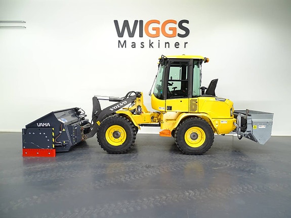 Volvo L30GS - 24 / Sandspridare 500l / Klaffskopa