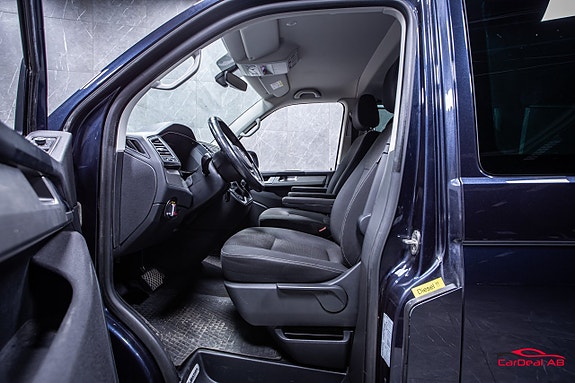 Volkswagen Multivan 10 of 24