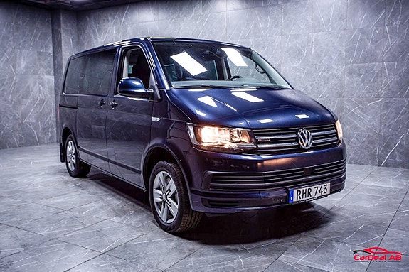 Volkswagen Multivan 9 of 24