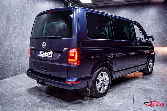 Volkswagen Multivan 7 of 24