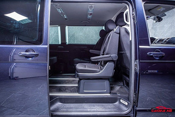 Volkswagen Multivan 15 of 24