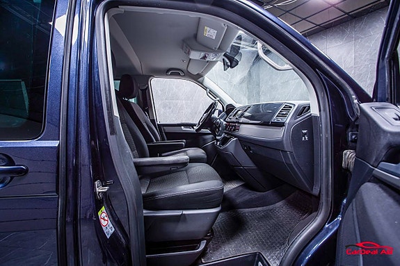 Volkswagen Multivan 13 of 24