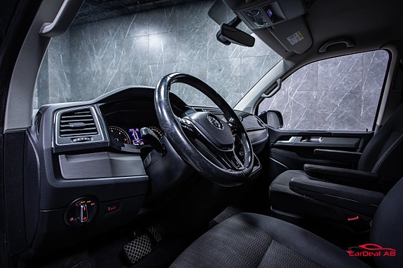 Volkswagen Multivan 11 of 24