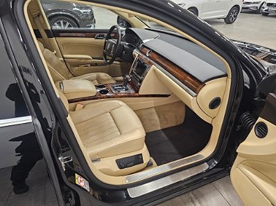 Volkswagen Phaeton 3 of 8
