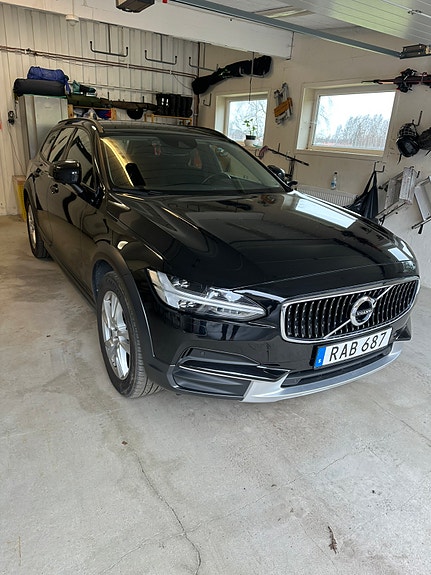 Volvo V90 Cross Country 2 of 5