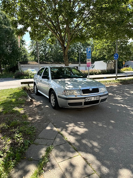 Skoda Octavia 2 of 12