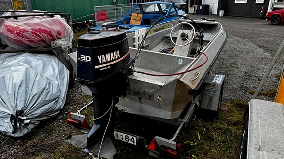 Buster, Yamaha 30hk 2-takt 2 of 6