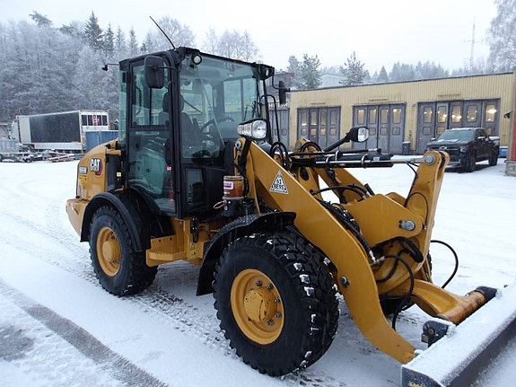 CAT 906 M 3 of 7