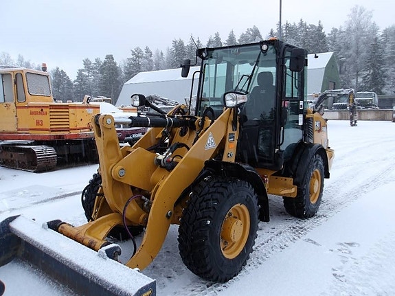 CAT 906 M 2 of 7