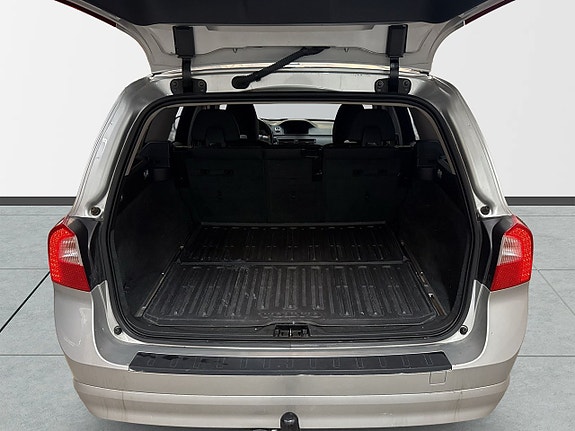 Volvo V70 8 of 20