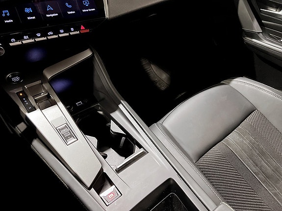 Peugeot 408 9 of 15