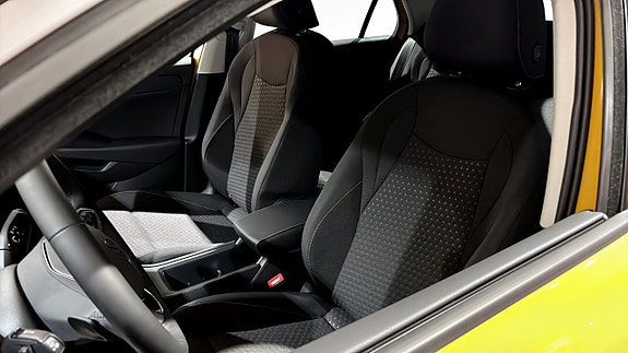 Volkswagen T-Roc 8 of 12