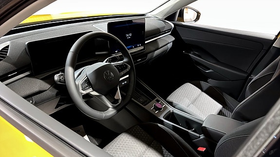 Volkswagen T-Roc 7 of 12